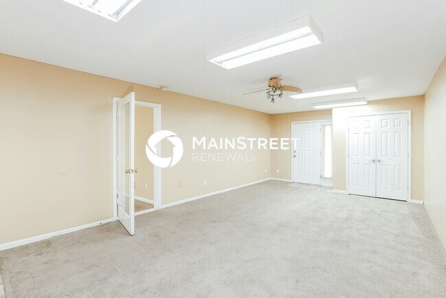 Building Photo - 3 Bedroom Pet-Friendly Home in Kansas City, MO with Main Street Renewal