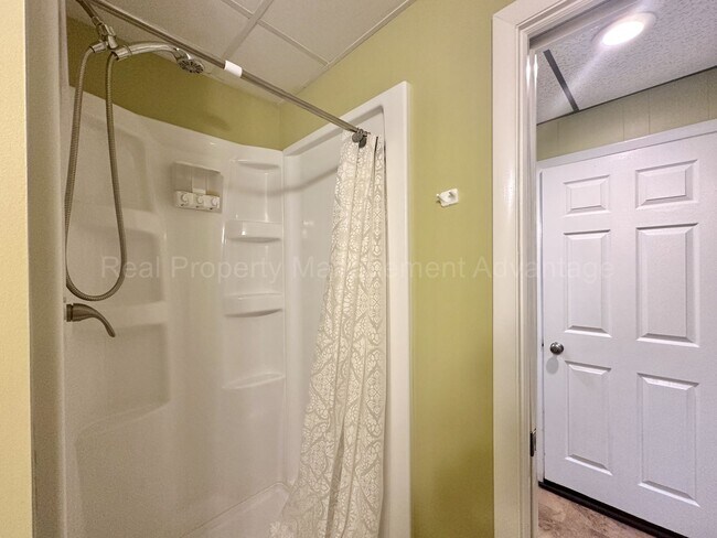 Building Photo - 574 Ardmore Dr