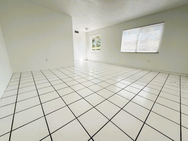 Building Photo - 115 Bentley Dr