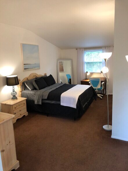 Building Photo - 10 Woodchuck Ln