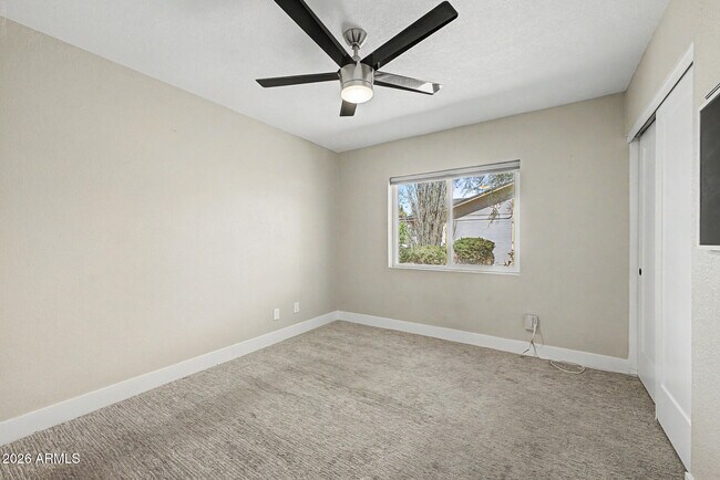 Building Photo - 5017 E Acoma Dr