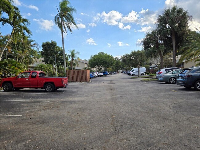 Building Photo - 842 Banks Rd