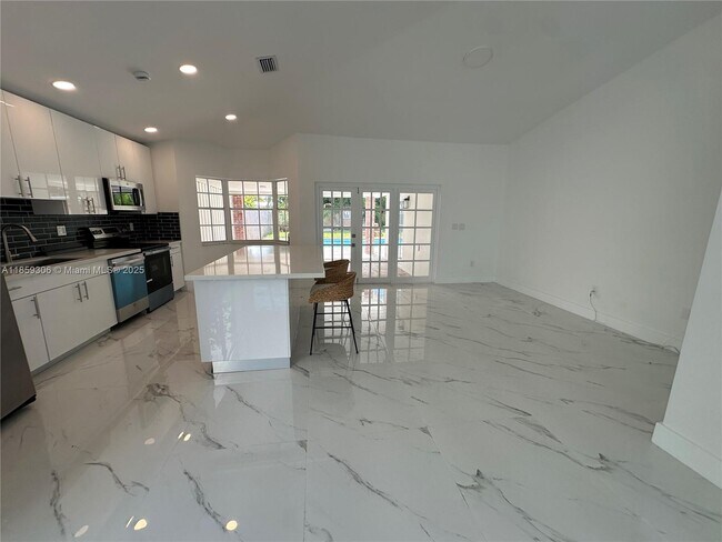 Building Photo - 17990 SW 135th Ave