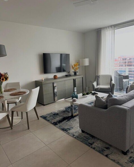 Building Photo - 401 N Birch Rd