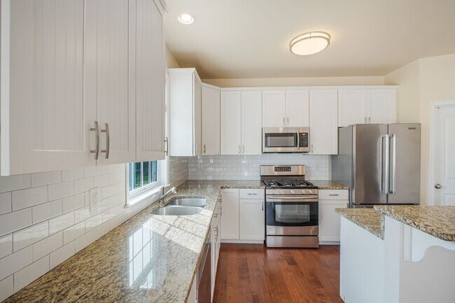 Building Photo - 803 Sunken Rd