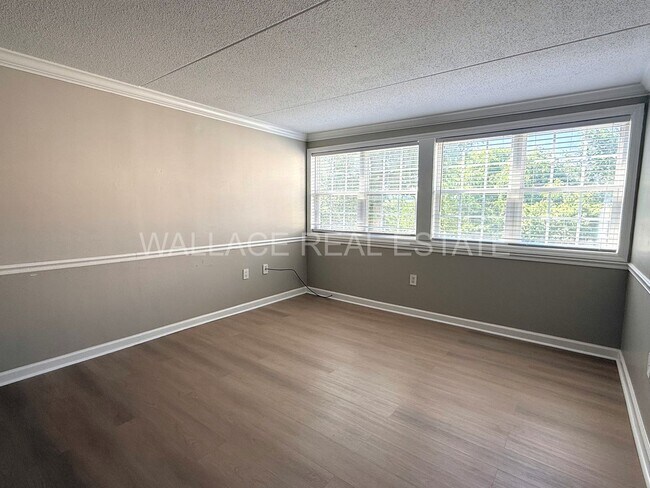 Building Photo - 2749 Sullins St
