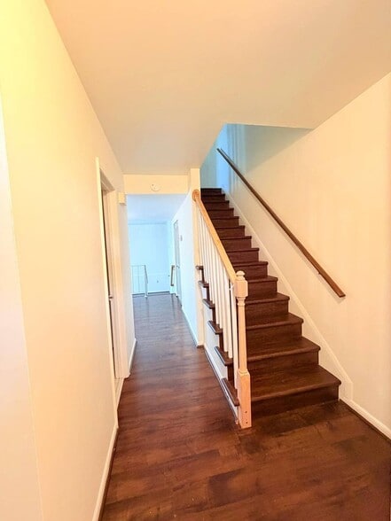 Building Photo - 4240 Embassy Dr