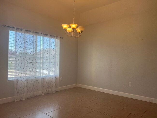 Building Photo - 1204 Sorrento Dr