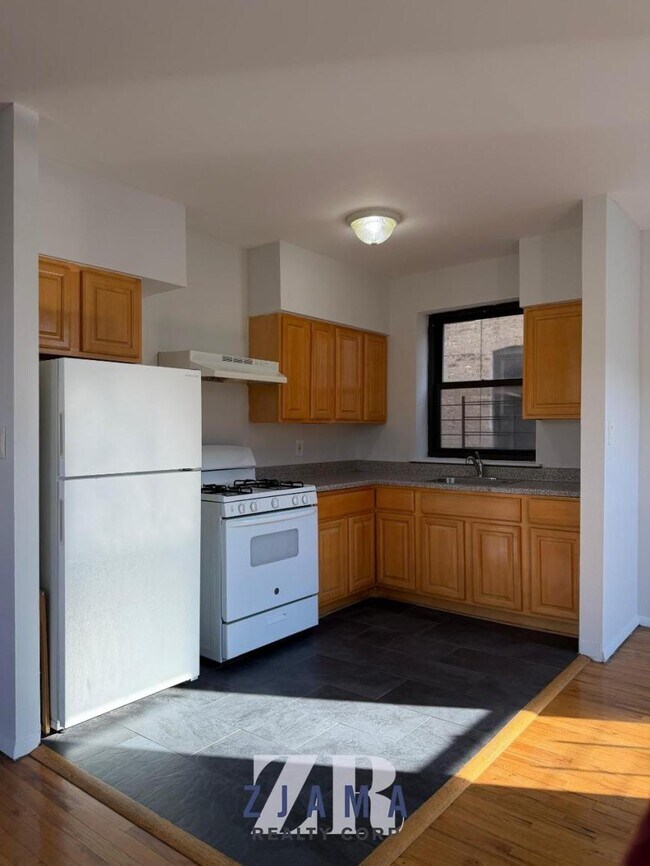 Primary Photo - 1 bedroom in BROOKLYN NY 11226