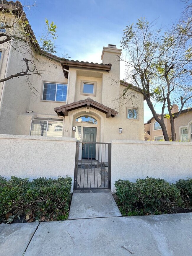 Building Photo - PICTURE PERFECT!  3 BR/3 BA END UNIT CONDO with DIRECT ACCESS 2 CAR GARAGE