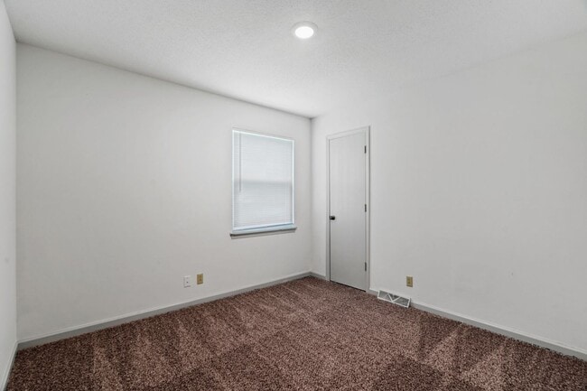 Building Photo - 3BR/1.5BA Duplex in Southwest Columbia. 1....