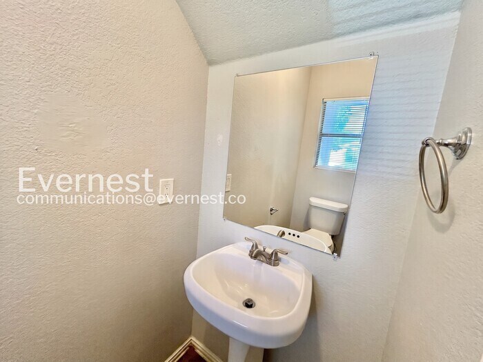 Building Photo - 146 Creek Cove Dr