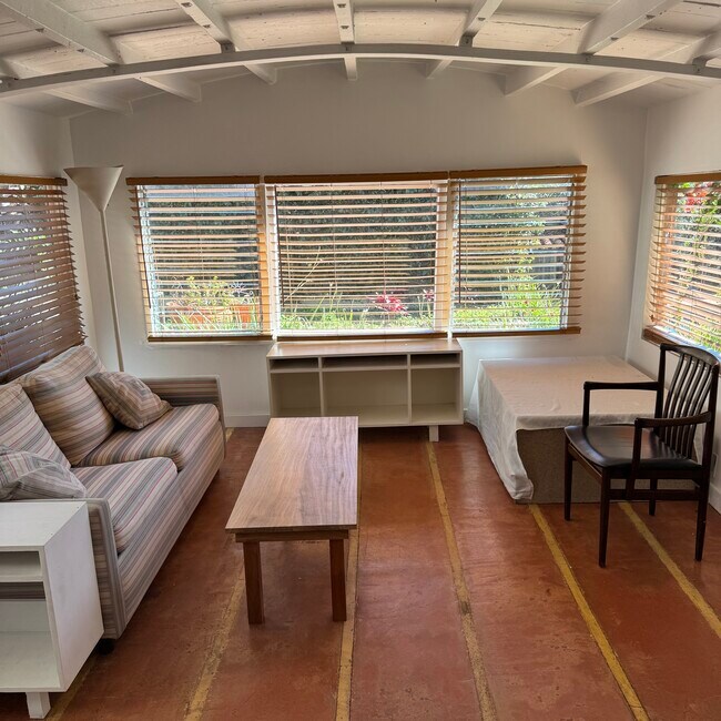 Building Photo - 3633 Mountain View Ave