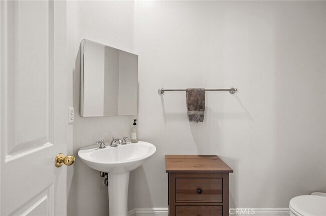 Building Photo - 49 Sconset Ln