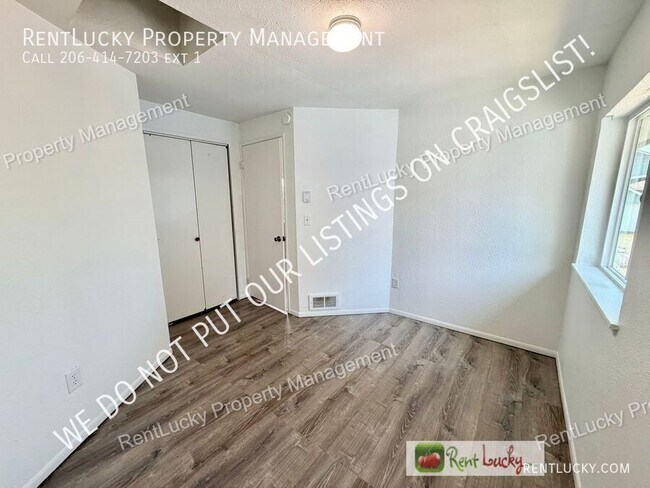Building Photo - 5511 18th Ave S