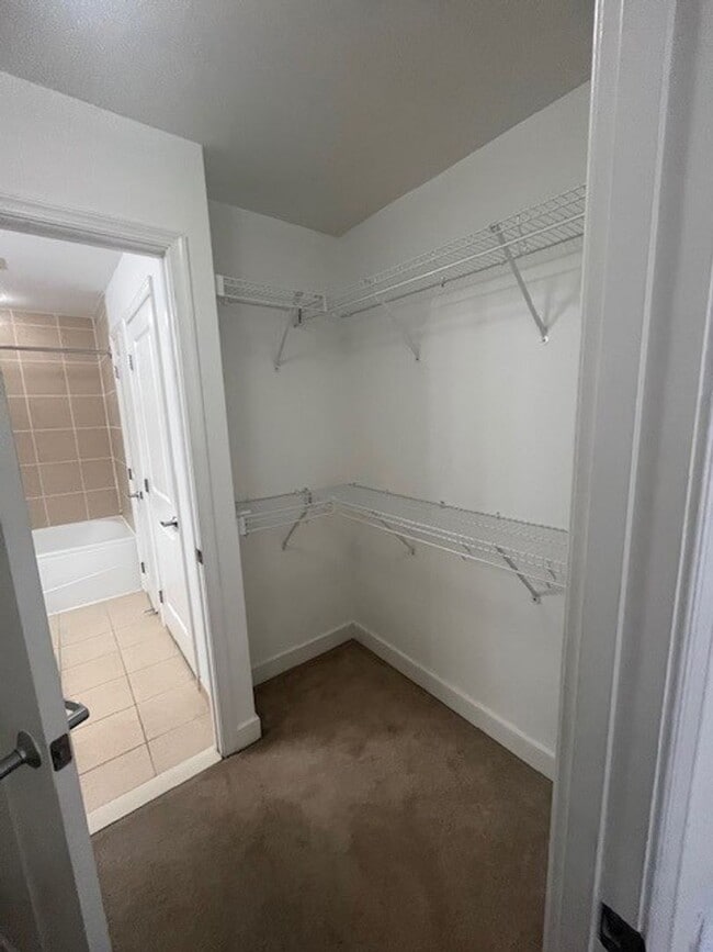 Building Photo - Luxury Condo in National Harbor