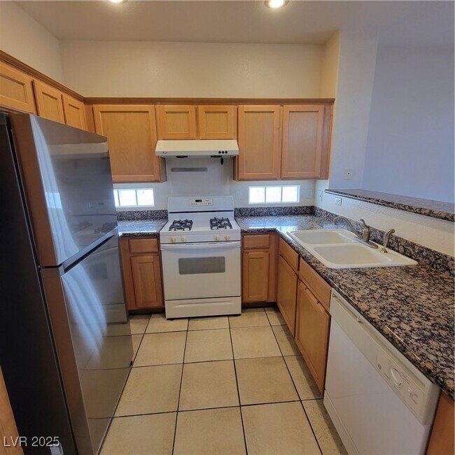 Building Photo - 8765 Villa Alex Ave