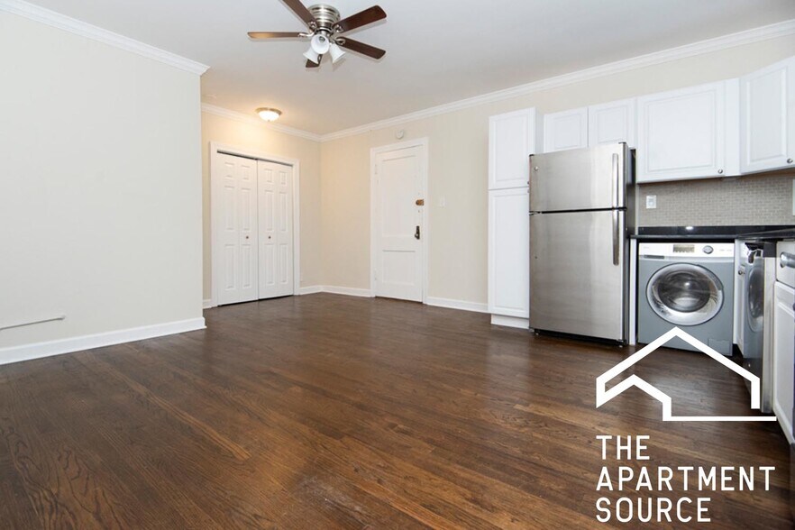 Building Photo - 3849 N Greenview Ave