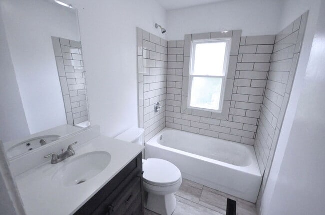 Building Photo - 1333 N 6th St