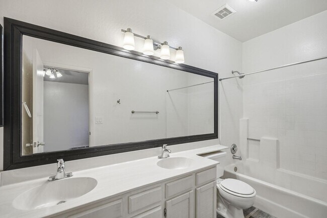 Building Photo - 1333 N Brittany Ln