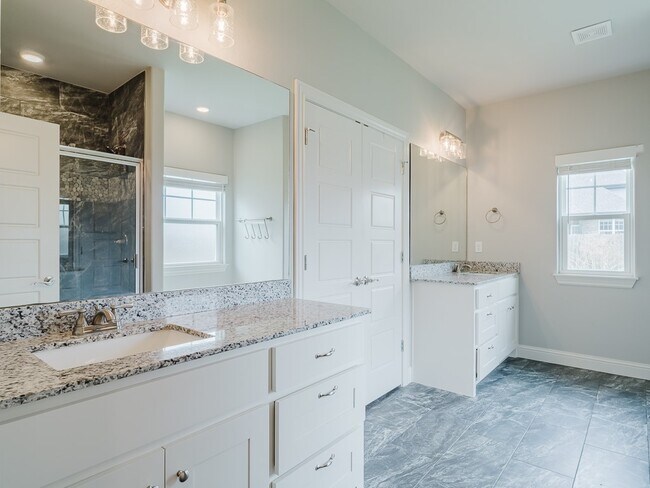 Building Photo - 940 W Ashmore Landing Loop