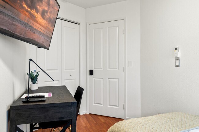 Building Photo - 10777 Ashton Ave