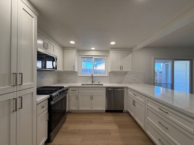 Building Photo - Just Beautifully Updated Village Hills Single Story Home in Orcutt