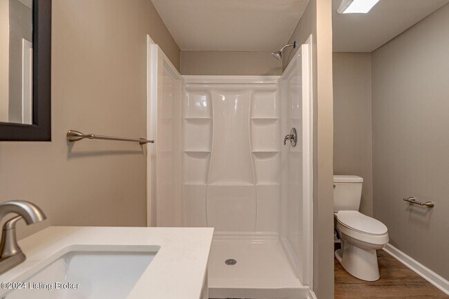 Building Photo - 1246 Schiller Ave