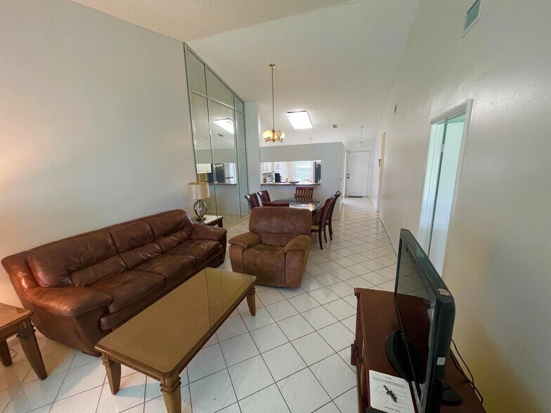 Building Photo - 4698 Lucerne Lakes Blvd E