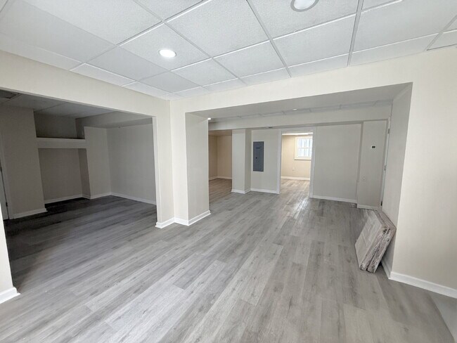Building Photo - 7808 Bay Dr