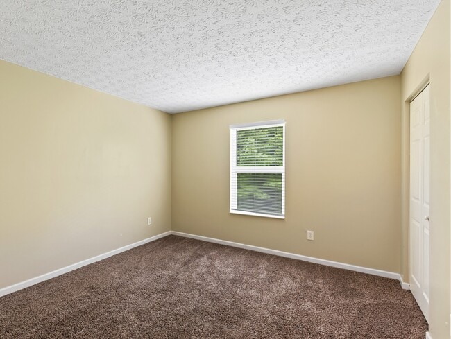 Building Photo - 18 Lochness Ln