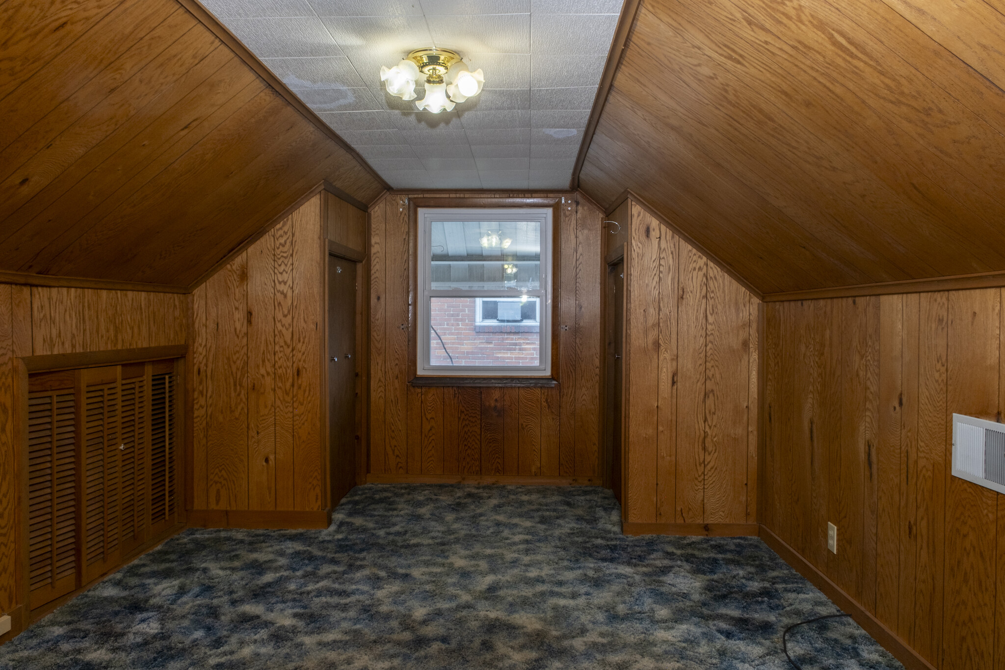 Building Photo - 713 Overhill Dr