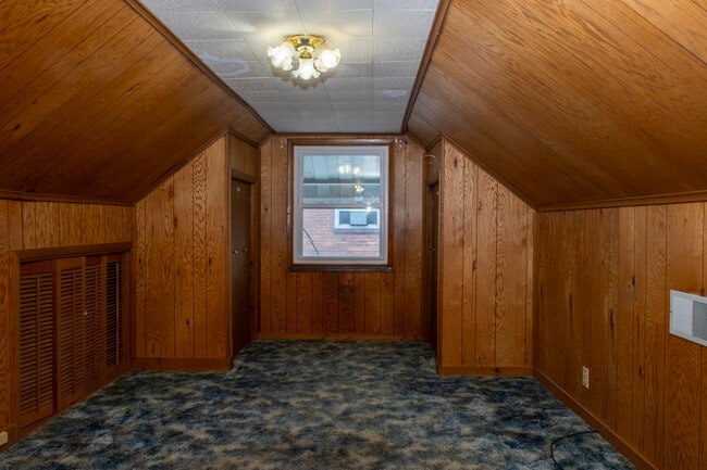 Building Photo - 713 Overhill Dr