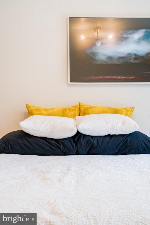 Building Photo - 1912 E Cumberland St