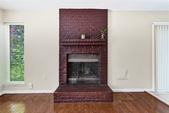 Building Photo - 4426 Jamaica Ln
