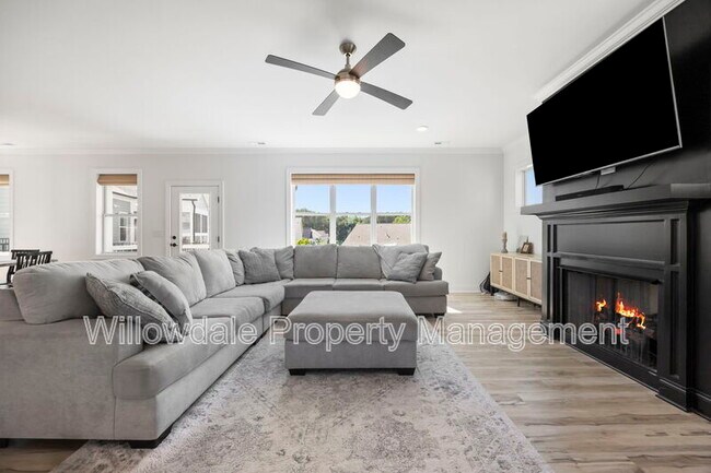 Building Photo - 2020 Moonraker Dr