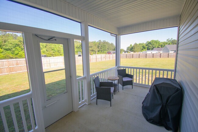 Building Photo - Coming Soon! 3 Bedroom 2.5 Bath - 25 Minutes from Camp Lejeune