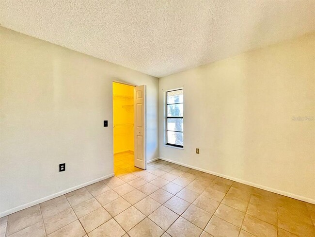 Building Photo - 2625 Narcissus Dr