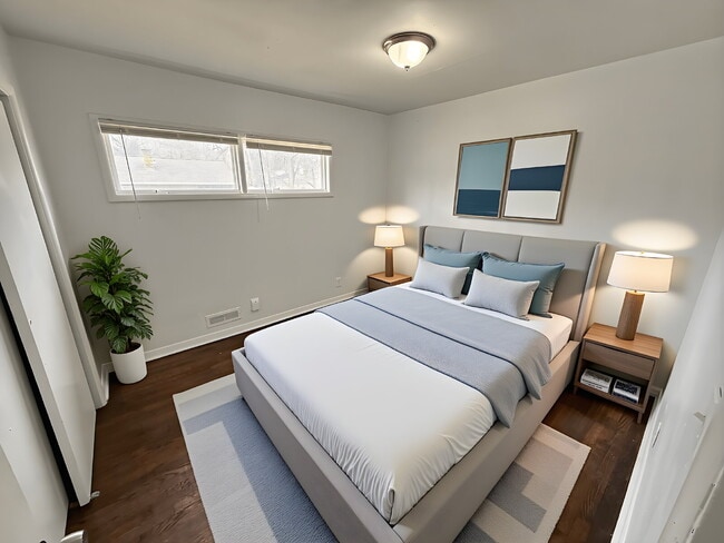 Building Photo - **READY NOW** 4 Bedroom/2 Bath Home In KCMO