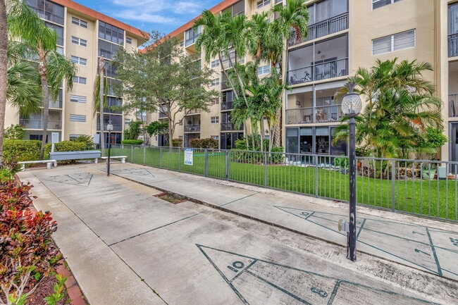 Building Photo - 2350 NE 14th Street Causeway