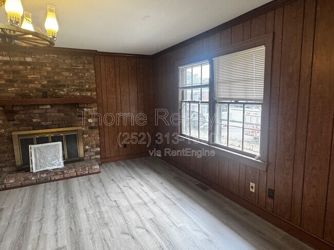 Building Photo - 3920 Sunset Ave