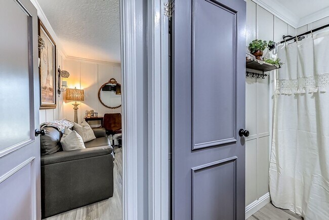 Building Photo - 2427 Park St