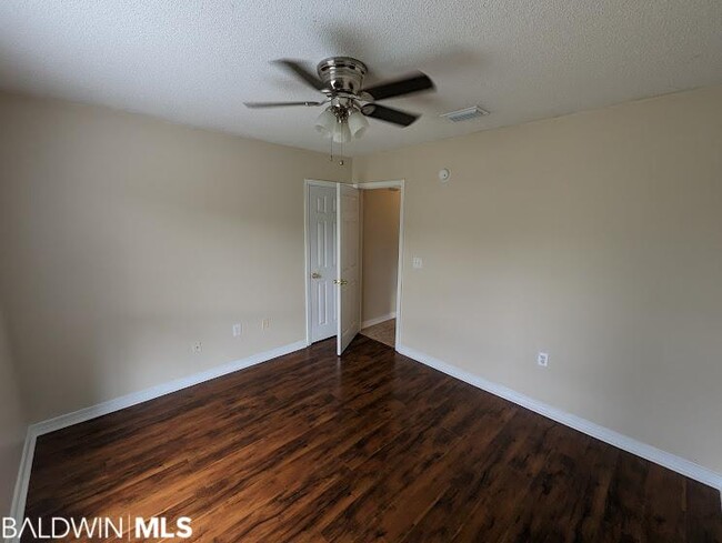 Building Photo - 12971 Labradors Run