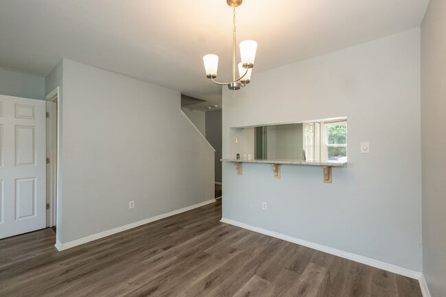 Building Photo - 3 Bedroom Townhouse Near Downtown Durham