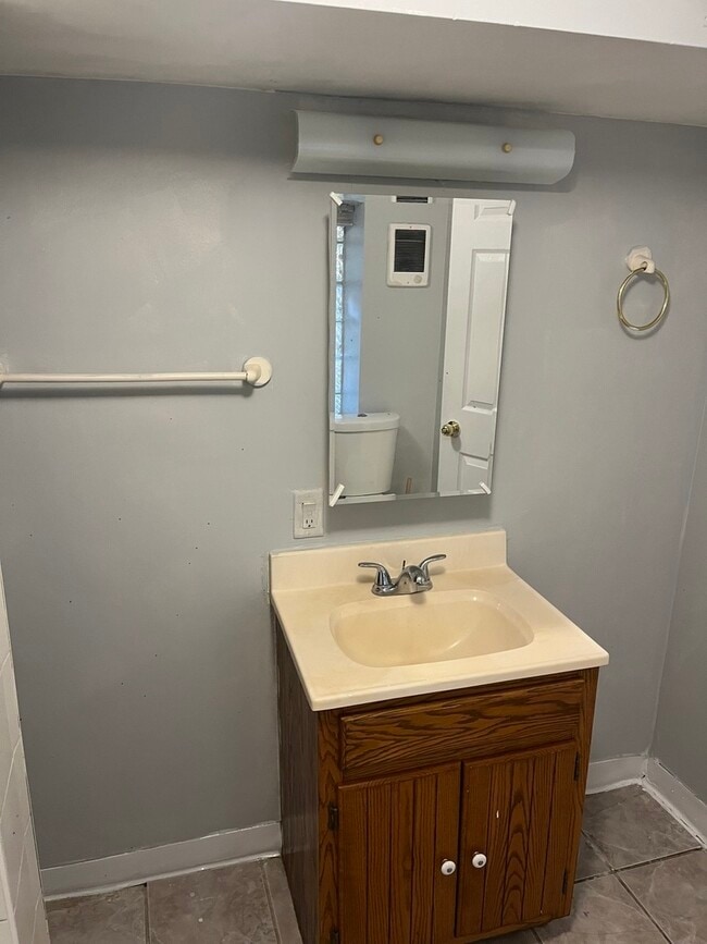 Building Photo - 4039 W Wilcox St