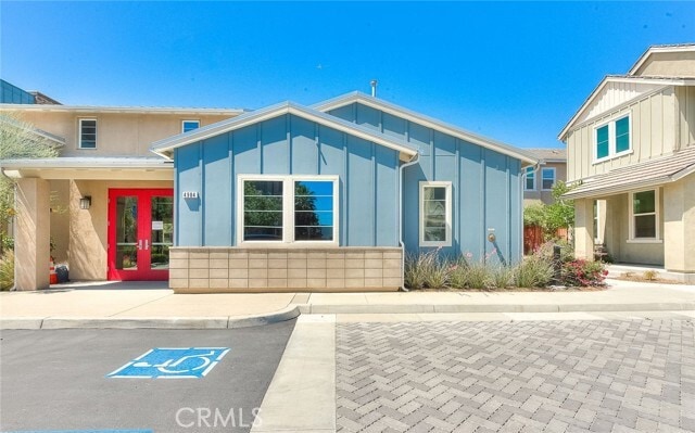 Building Photo - 8872 Maple Ave