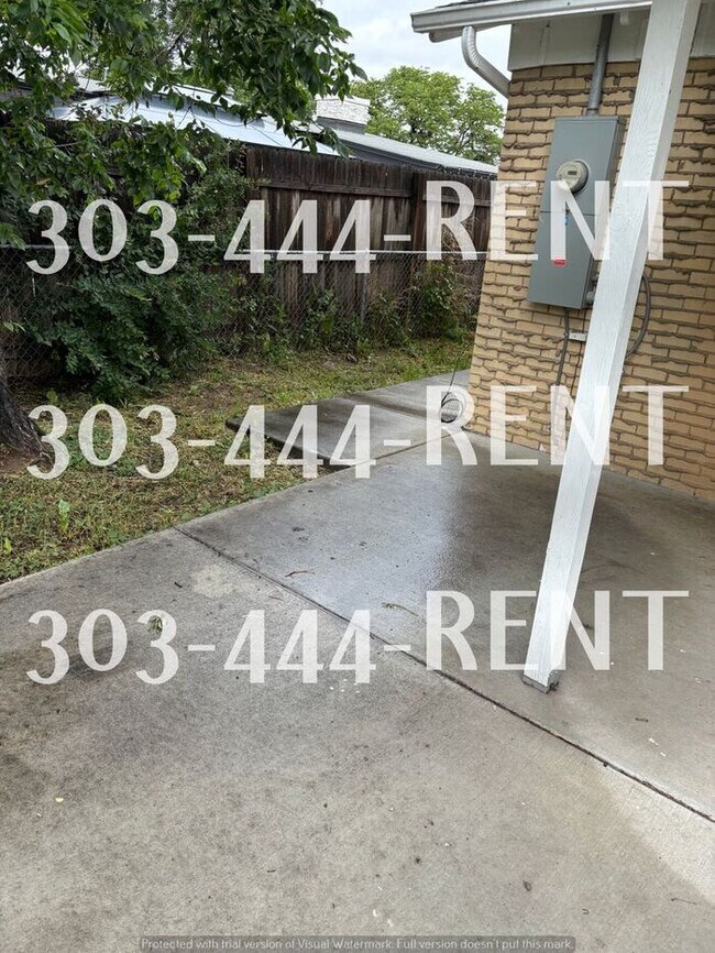 Building Photo - Welcome to this stunning 3-bedroom, 2-bath...