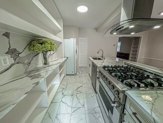 Building Photo - Stunning 4 Bed 3 Bath Tudor-style Brick Townhome In Desired Foxhall