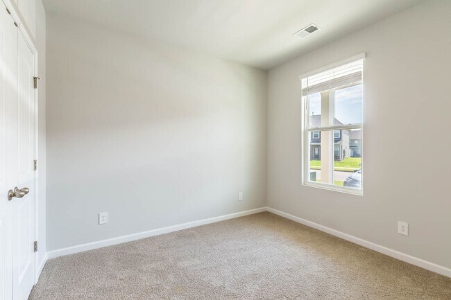 Building Photo - 626 Longtail Ln