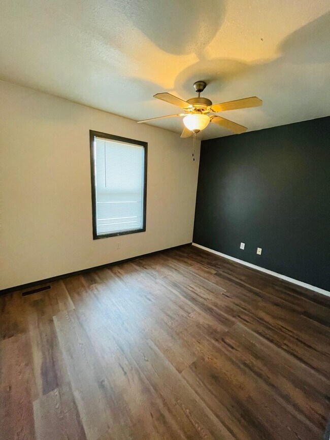 Building Photo - Great Duplex